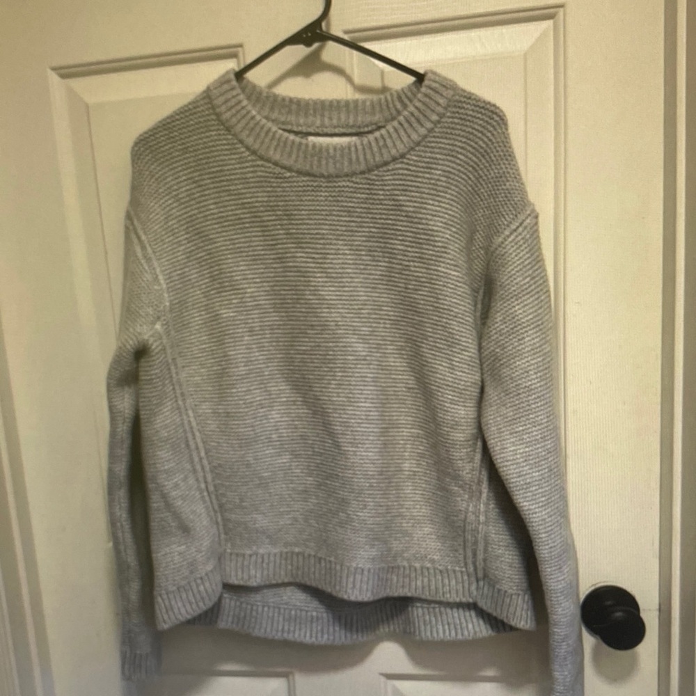 Banana Republic Light Gray Ribbed Crewneck Sweater